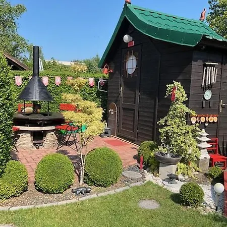بيت للعطل Nyaralo Japankerttel - With Japanese Garden *