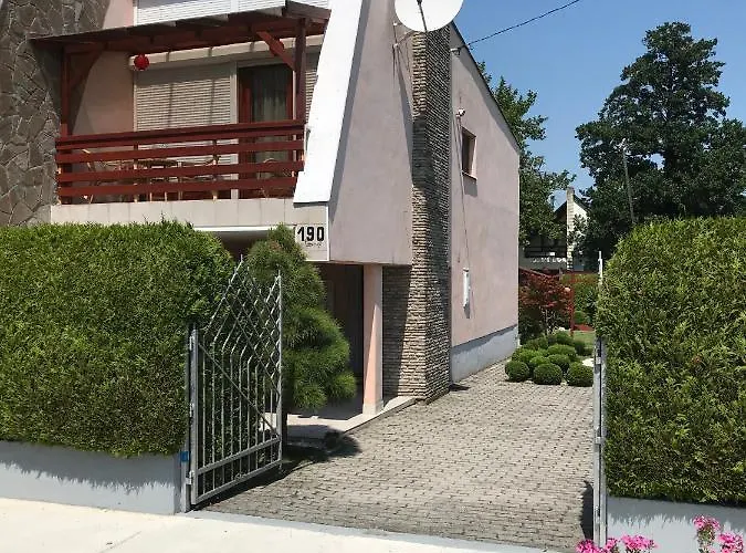 Vakantiehuis Nyaralo Japankerttel - With Japanese Garden
