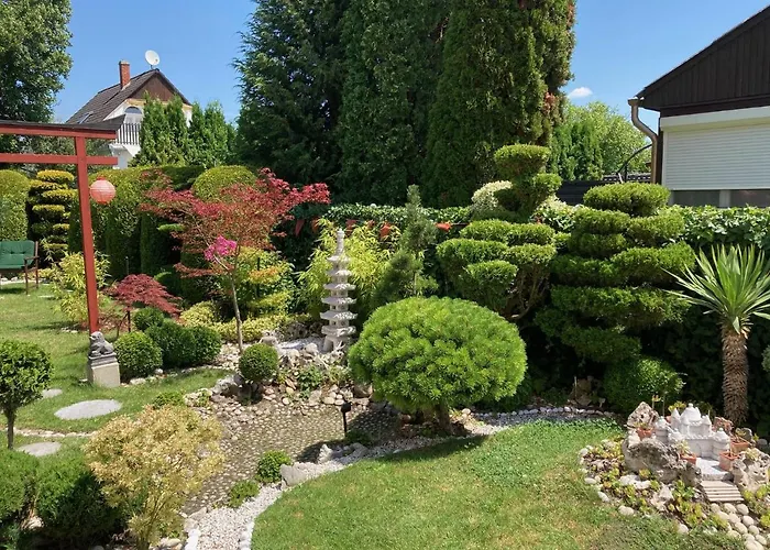 Nyaralo Japankerttel - With Japanese Garden *